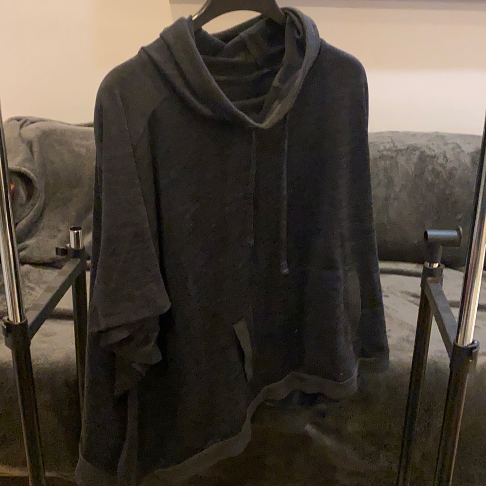90 degree active wear poncho M